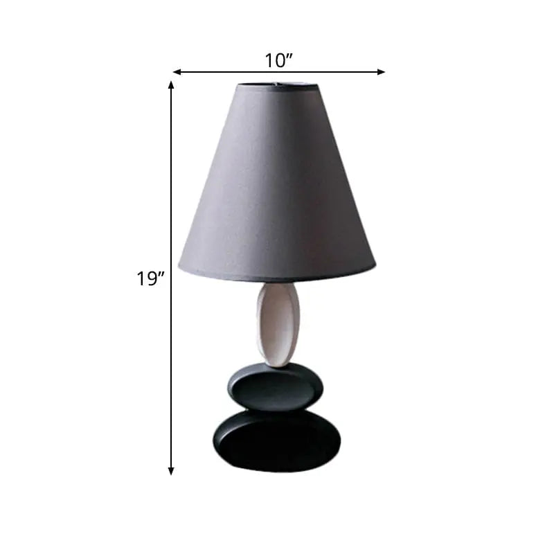LumièreChic - Lampe de Table Élégante avec Abat-jour Conique en Tissu - Rynova