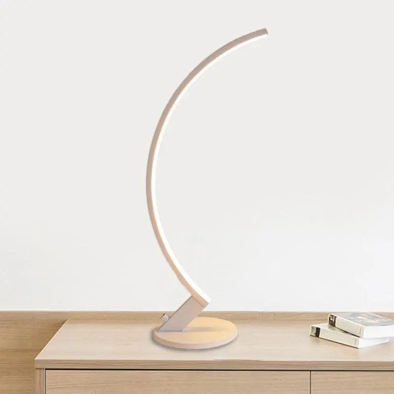 ArcLume - Lampe de Table Moderne en Métal Style Arc - Rynova