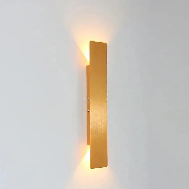 LumièreÉclat - Luminaire Mural LED Moderne et Élégant - Rynova