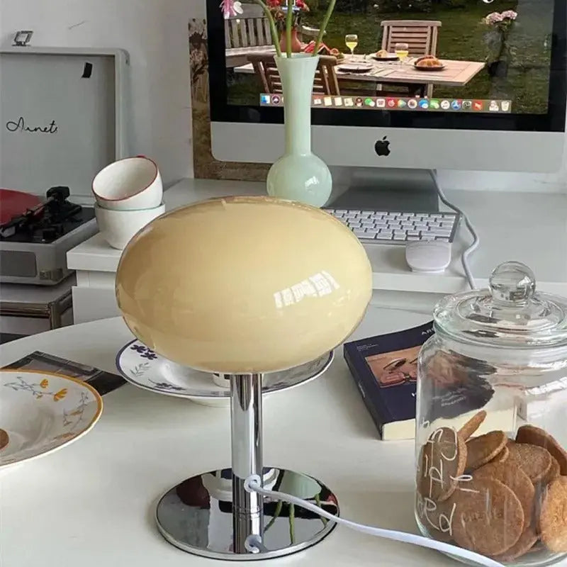 LumièreLux - Lampe de Table Moderne en Cristal Raffinée - Rynova