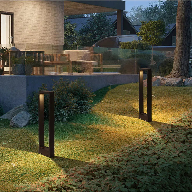 LumiTerra - Lampe de jardin extérieure à éclairage LED sur pied - Rynova