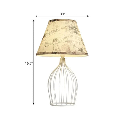 RétroLumière - Lampe de Table Traditionnelle en Forme de Cône avec Base en Cage Métallique - Rynova