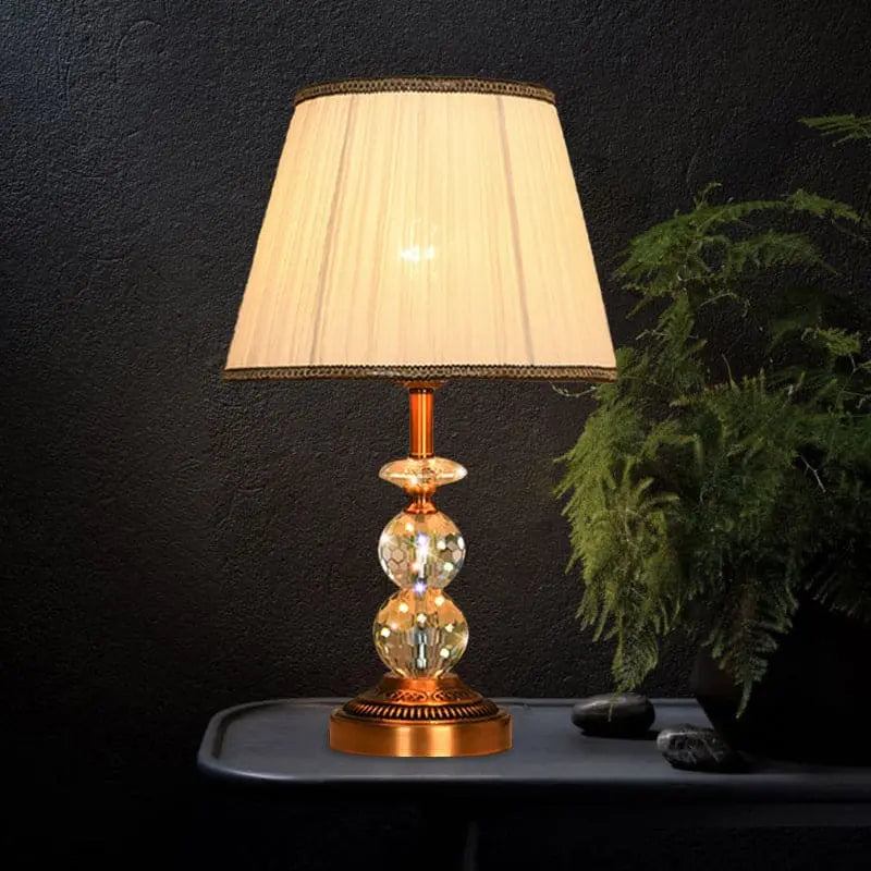 ÉclatCristal - Lampe de Table avec Forme Conique et Boules en Cristal Taillé - Rynova