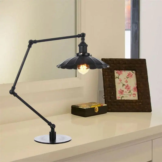 LumiVintage – Lampe Réglable Rétro avec Abat-jour Métallique Sculpté - Rynova