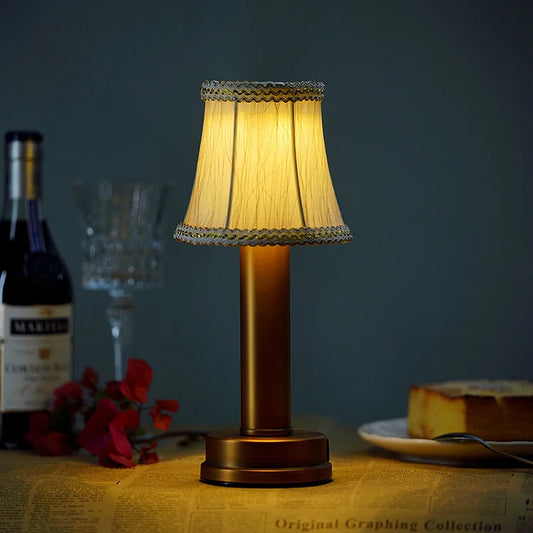 ÉclatSoyeux - Lampe de table sans fil en métal élégant - Rynova