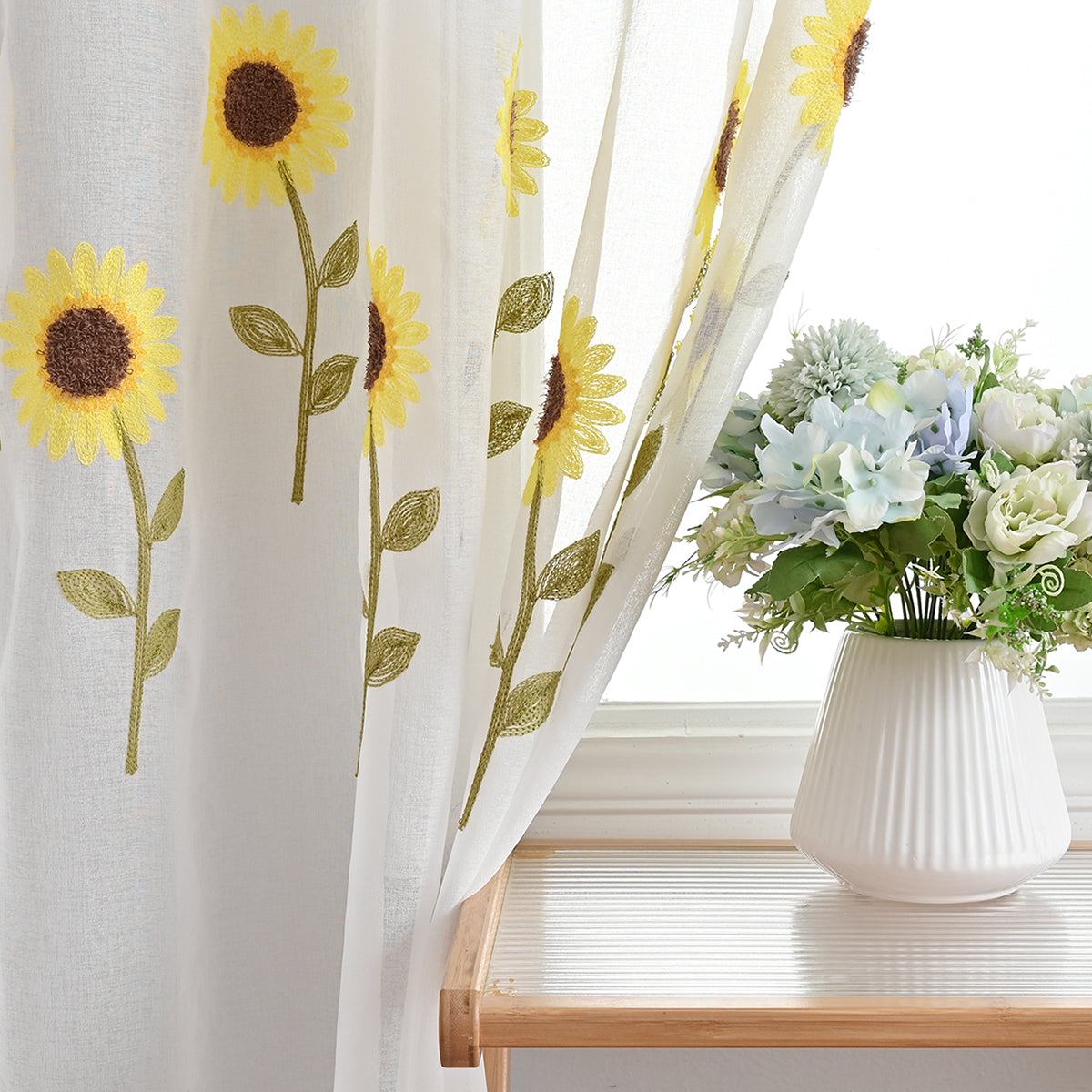 TournesolChic - Rideau Aéré Blanc à Motif de Tournesols pour une Décoration Fermière - Rynova