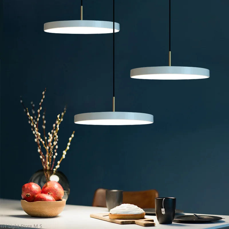 ScandiLuxe - Suspension Design Scandinave en Bois et Métal - Rynova