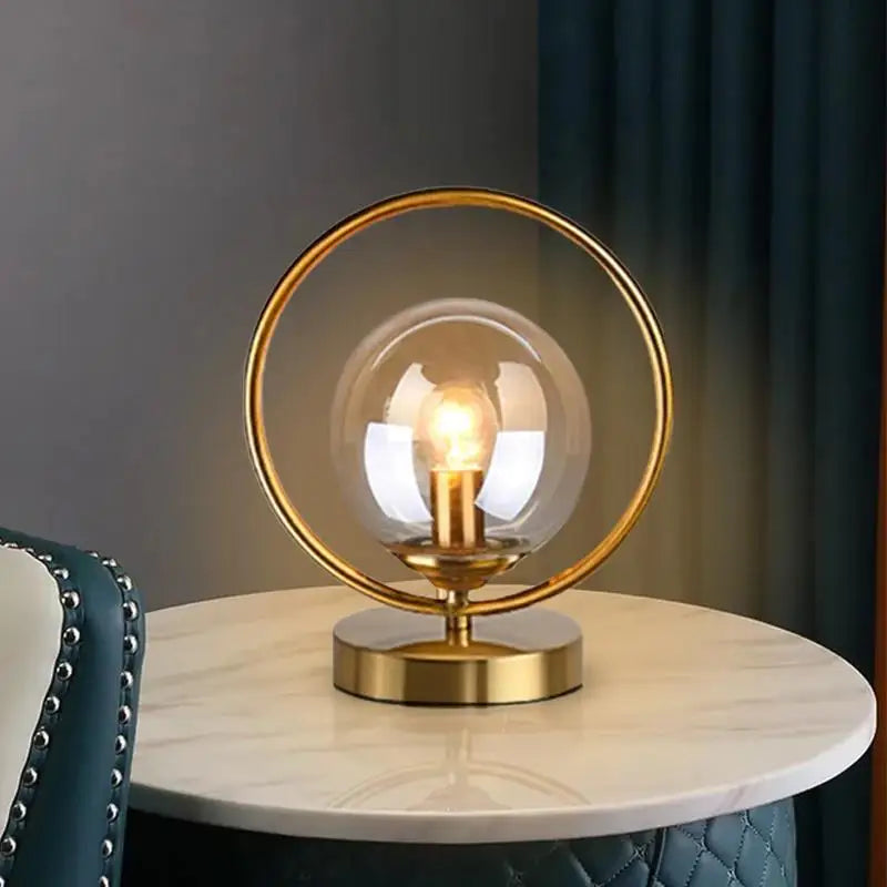 LuxeGlobe – Lampe de Table en Verre avec Anneau en Laiton - Rynova