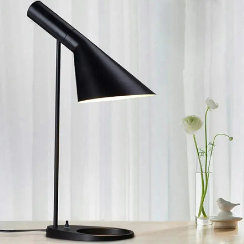 LuxeMétal – Lampe de Table en Métal pour Décor Contemporain - Rynova