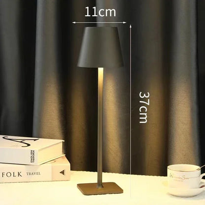 LumiLuxe - Lampe LED Portable USB Élégante pour Hôtel - Rynova