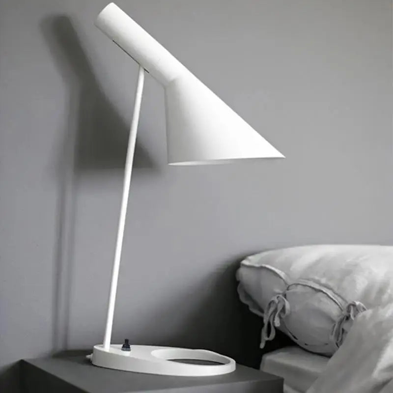 LuxeMétal – Lampe de Table en Métal pour Décor Contemporain - Rynova