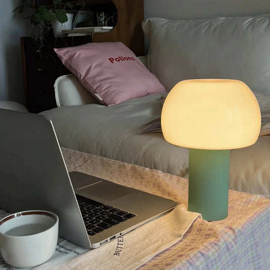 LumièreModerne – Lampe de Table Décorative Portable pour Ambiance Contemporaine - Rynova