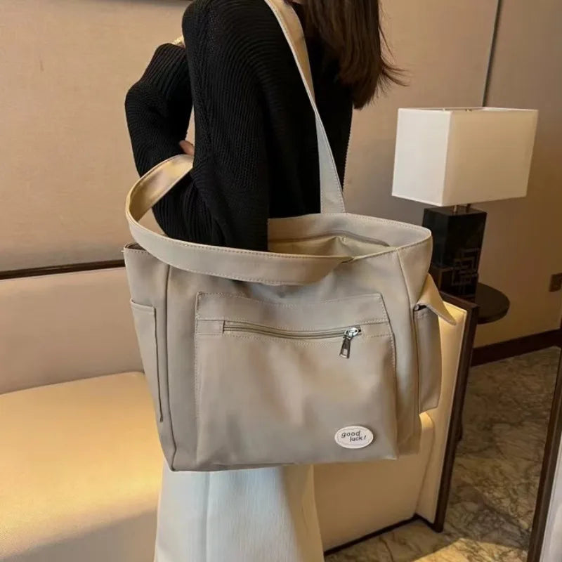 Sac Tote Allure - Grand Sac en Toile pour Femme, Mode et Capacité Étendue - Rynova