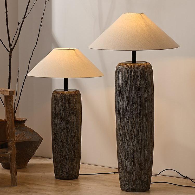 RustiqueLumière – Lampe sur pied en bois ancien pour un charme vintage - Rynova