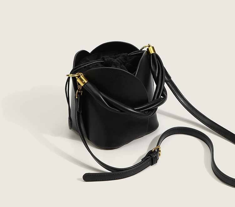 Sac à Main Élégant en Cuir Véritable - Sac Bandoulière Style Fleur de Luxe - Rynova